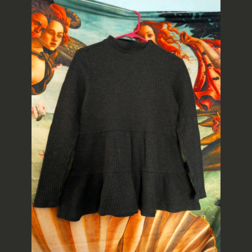 WARM RUFFLED TIERED SWEATER